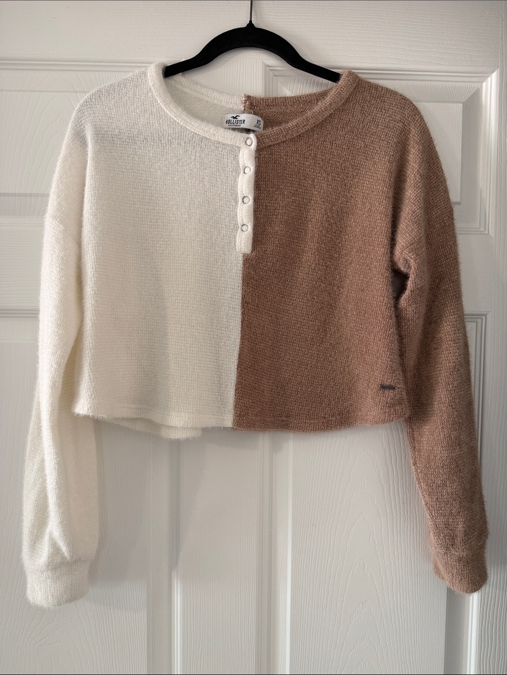 Hollister Two-Tone Cream & Brown Cropped Henley Sweater